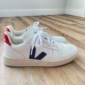 VEJA V10